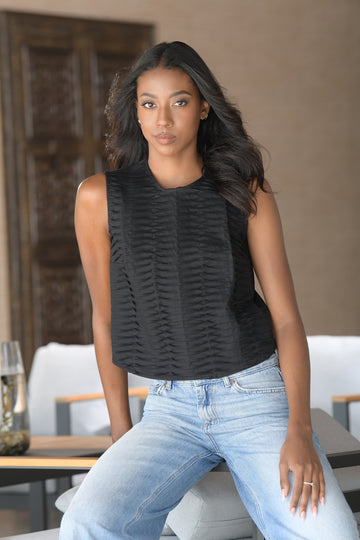 Blusa con alforzas y botones atrás